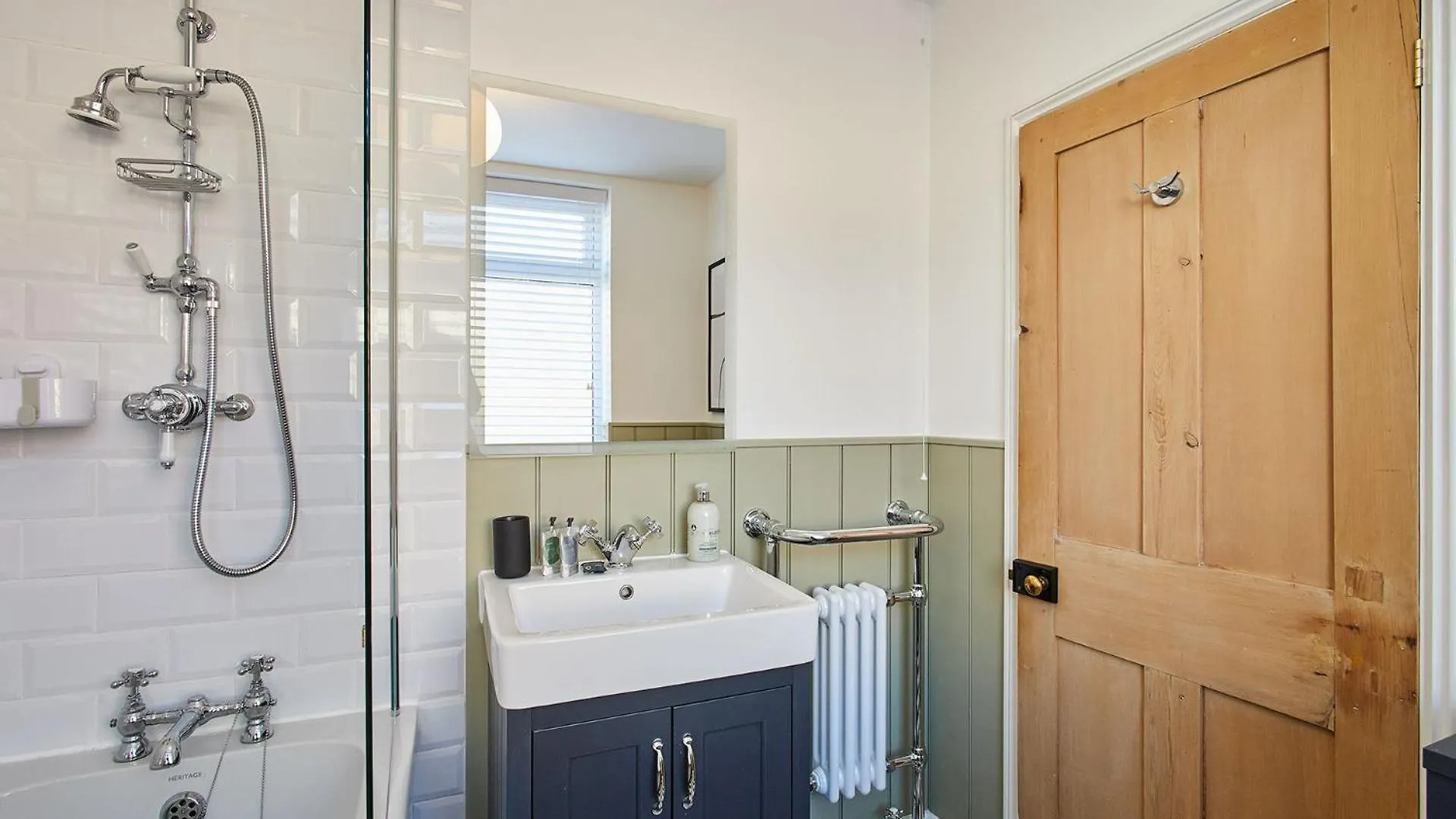 Host & Stay - Penny Farthing Cottage Whitby 0*,