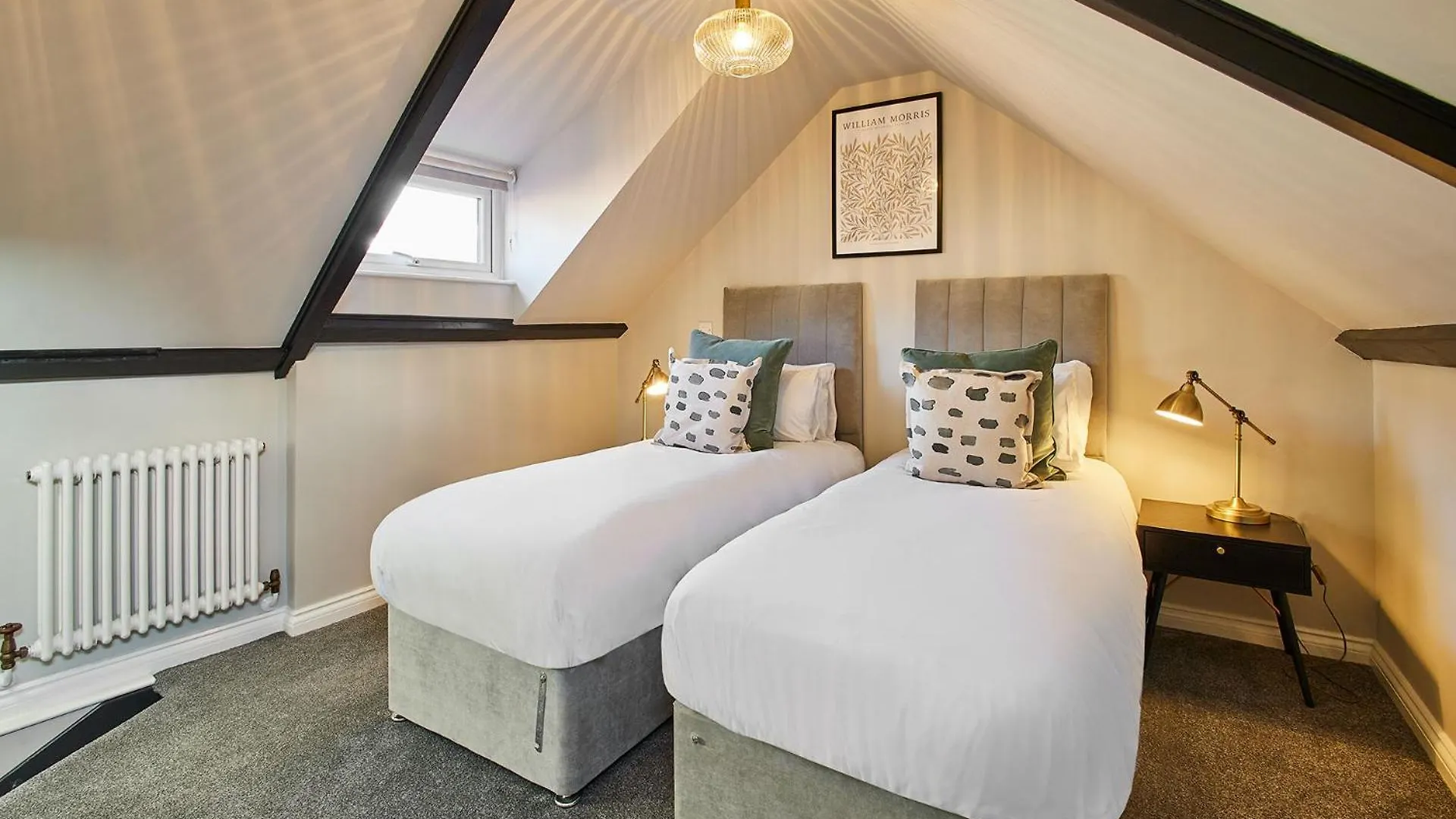 Host & Stay - Penny Farthing Cottage Whitby 0*,